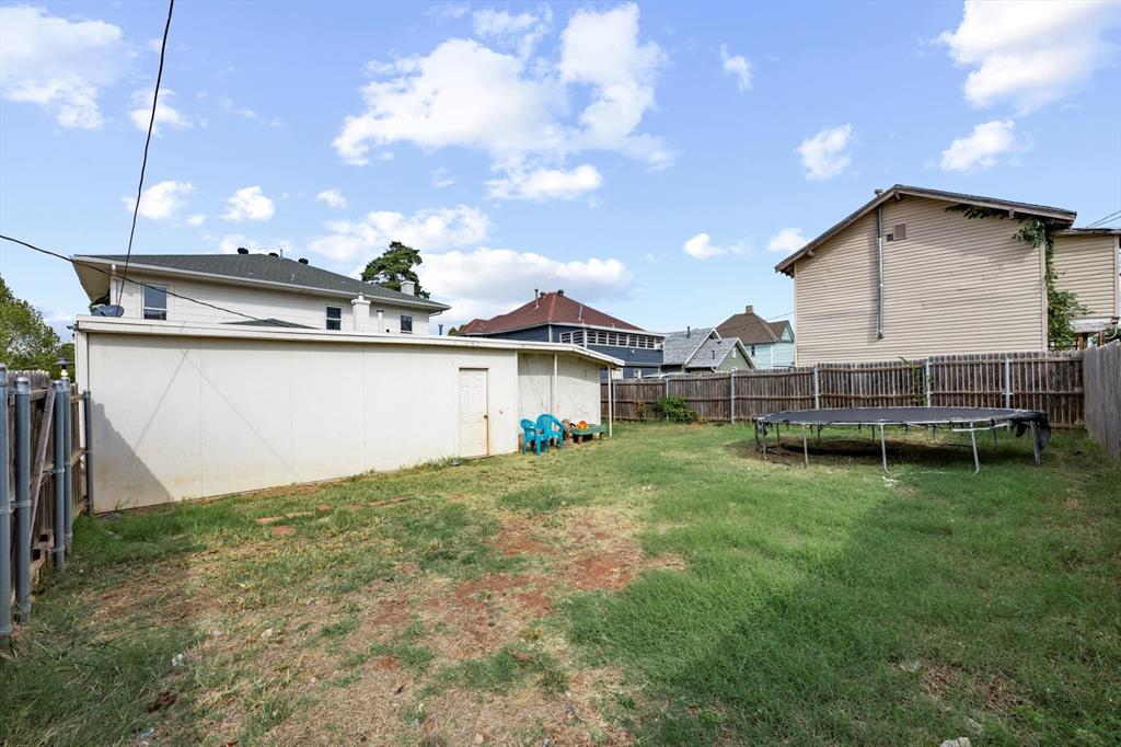 1005 E Noble Avenue
