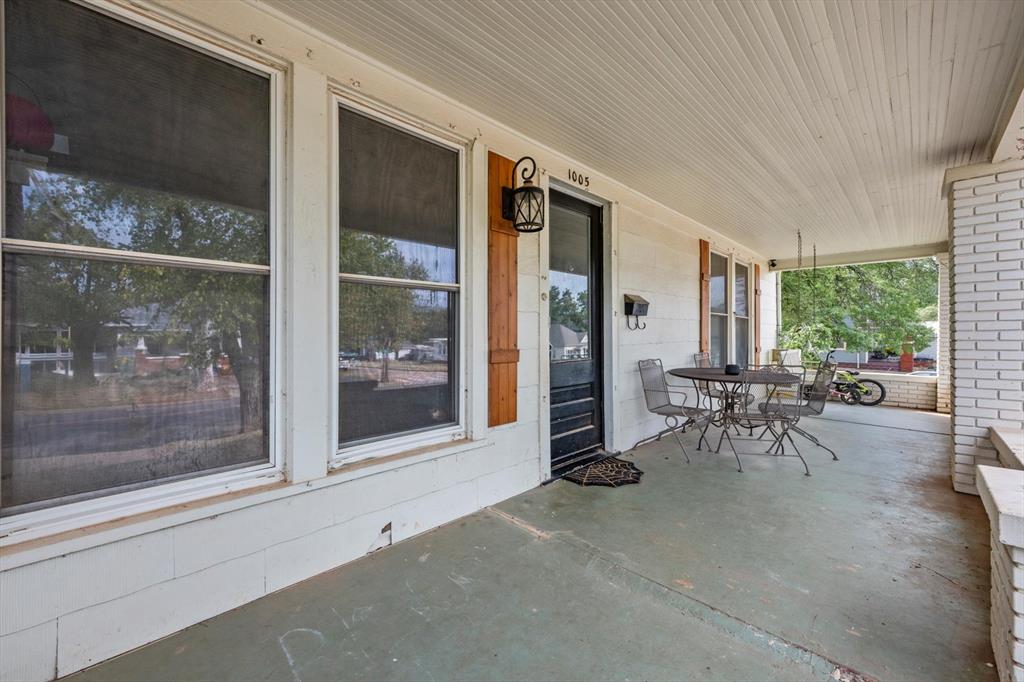 1005 E Noble Avenue