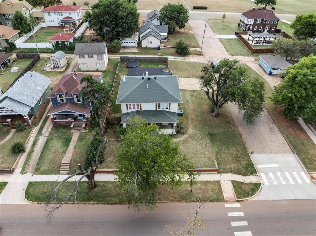 1005 E Noble Avenue