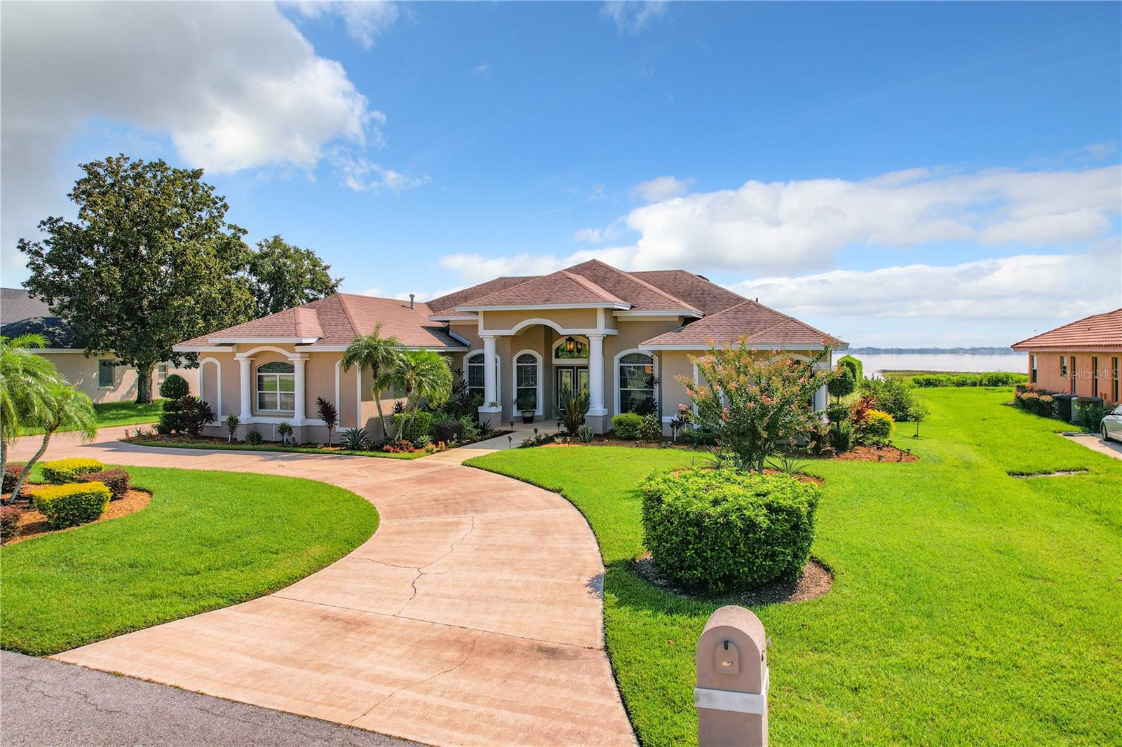 337 HAMILTON SHORES DR NE