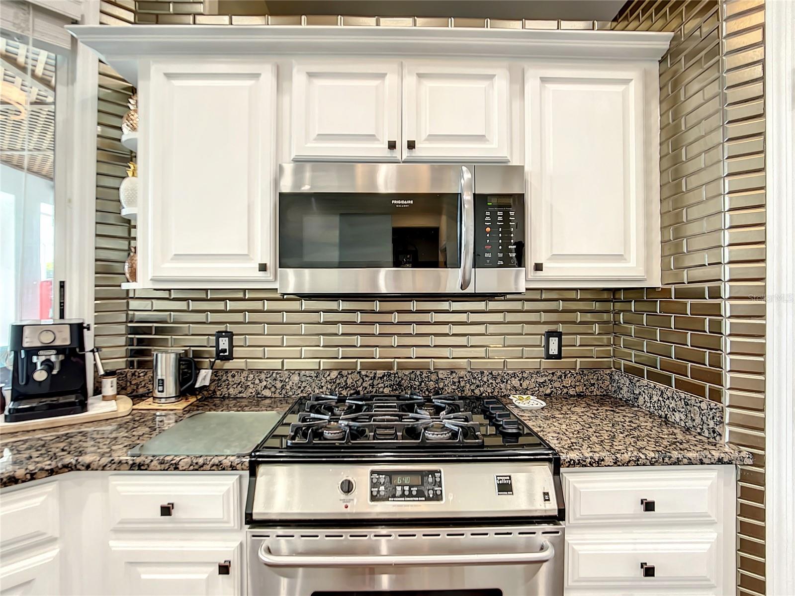 337 HAMILTON SHORES DR NE