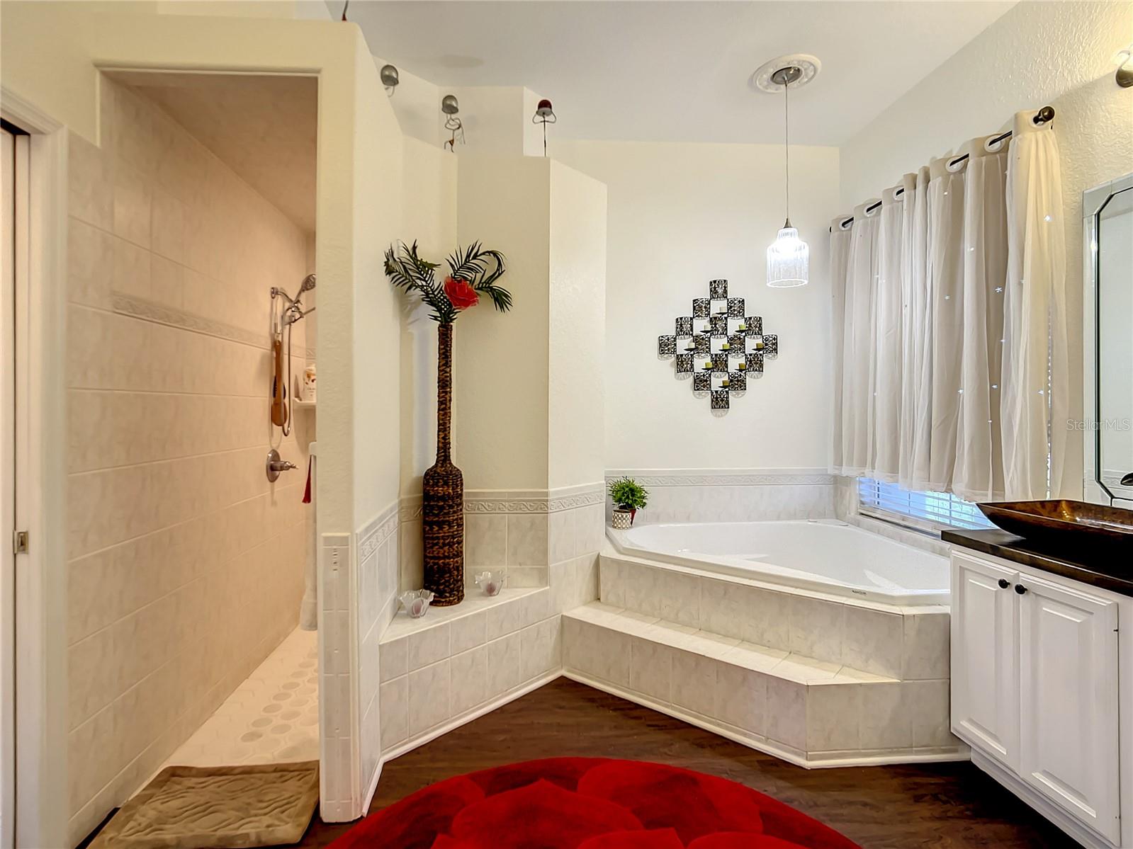 337 HAMILTON SHORES DR NE