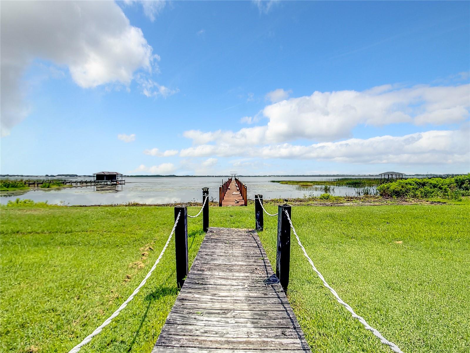 337 HAMILTON SHORES DR NE