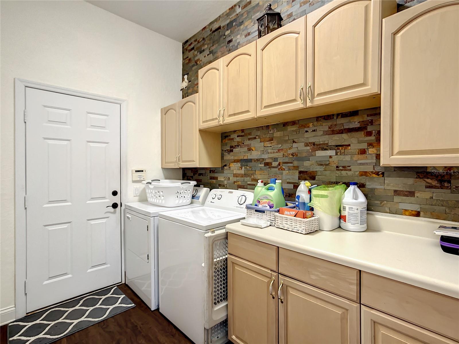 337 HAMILTON SHORES DR NE