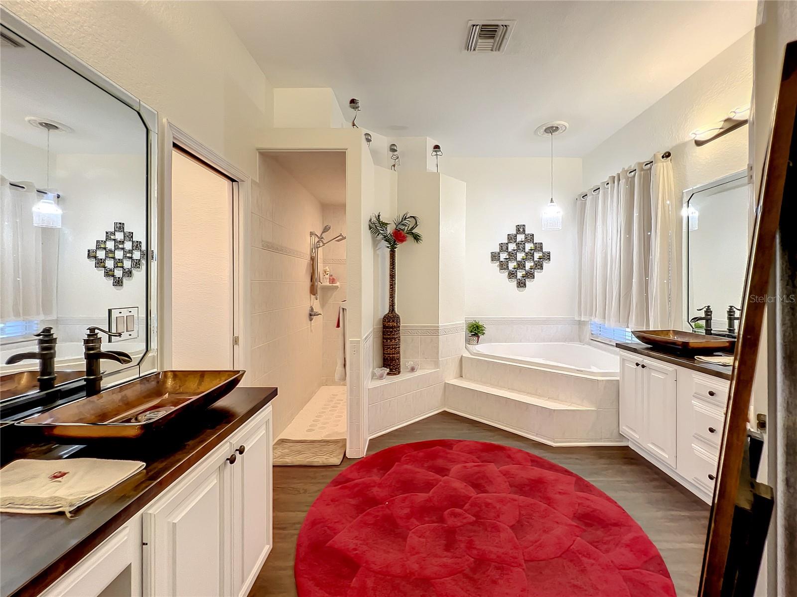 337 HAMILTON SHORES DR NE