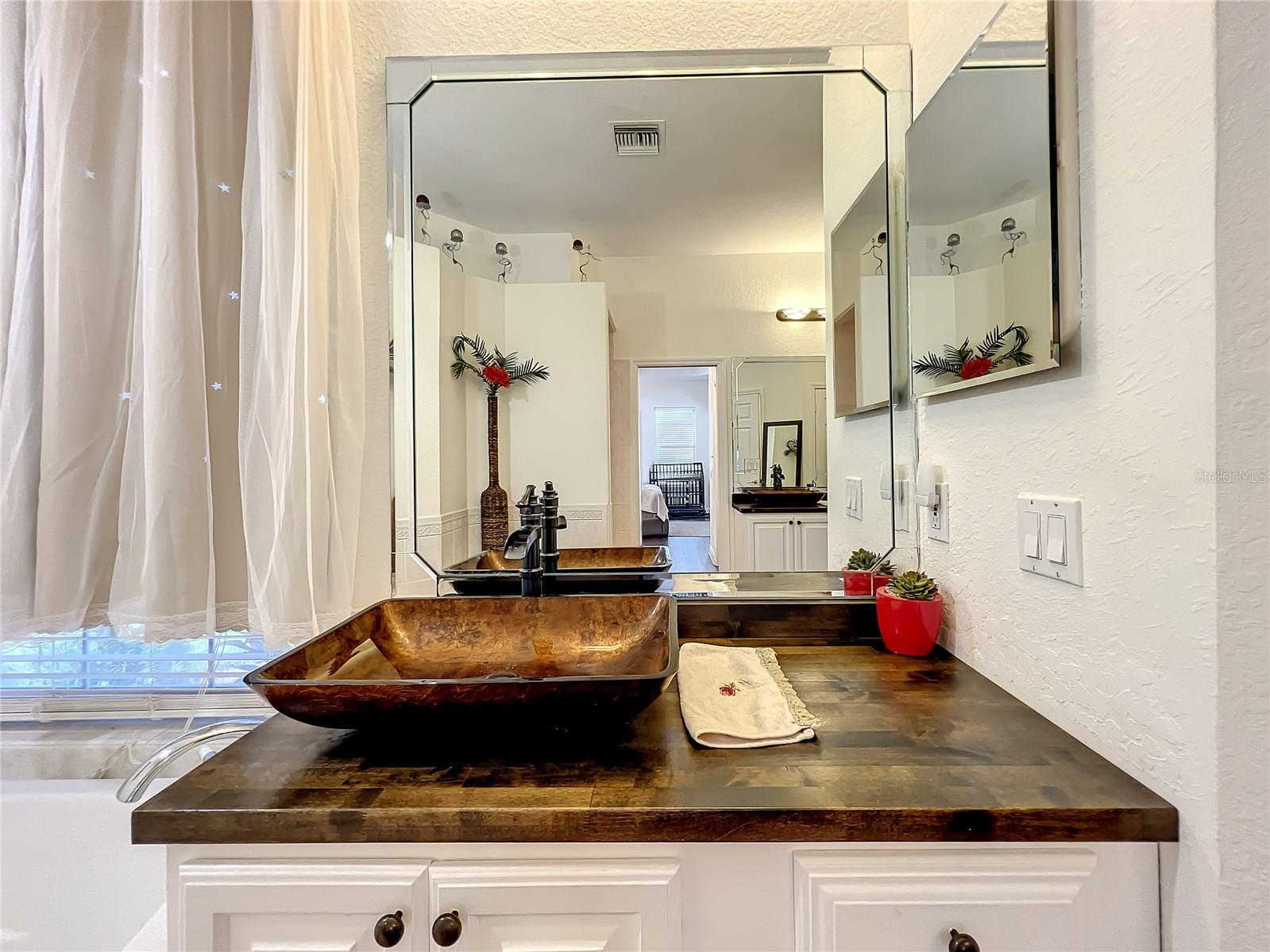 337 HAMILTON SHORES DR NE