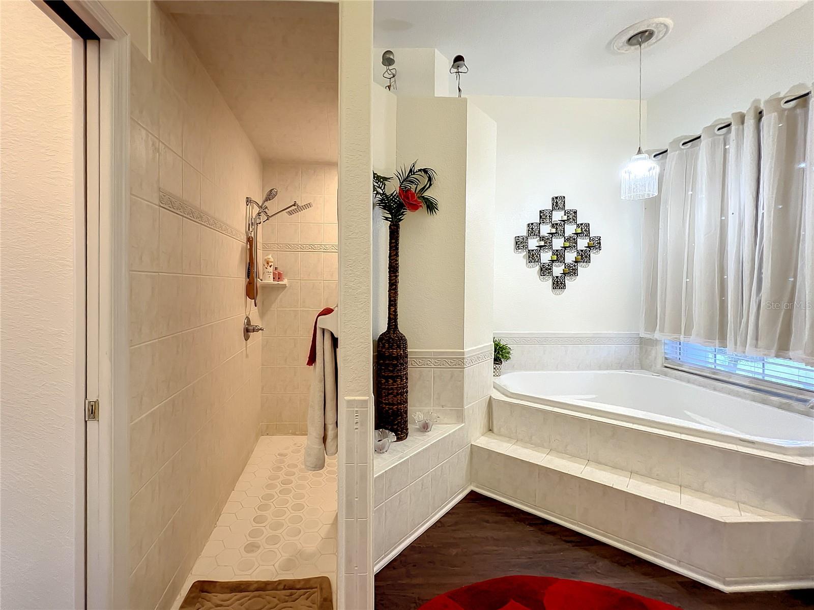 337 HAMILTON SHORES DR NE