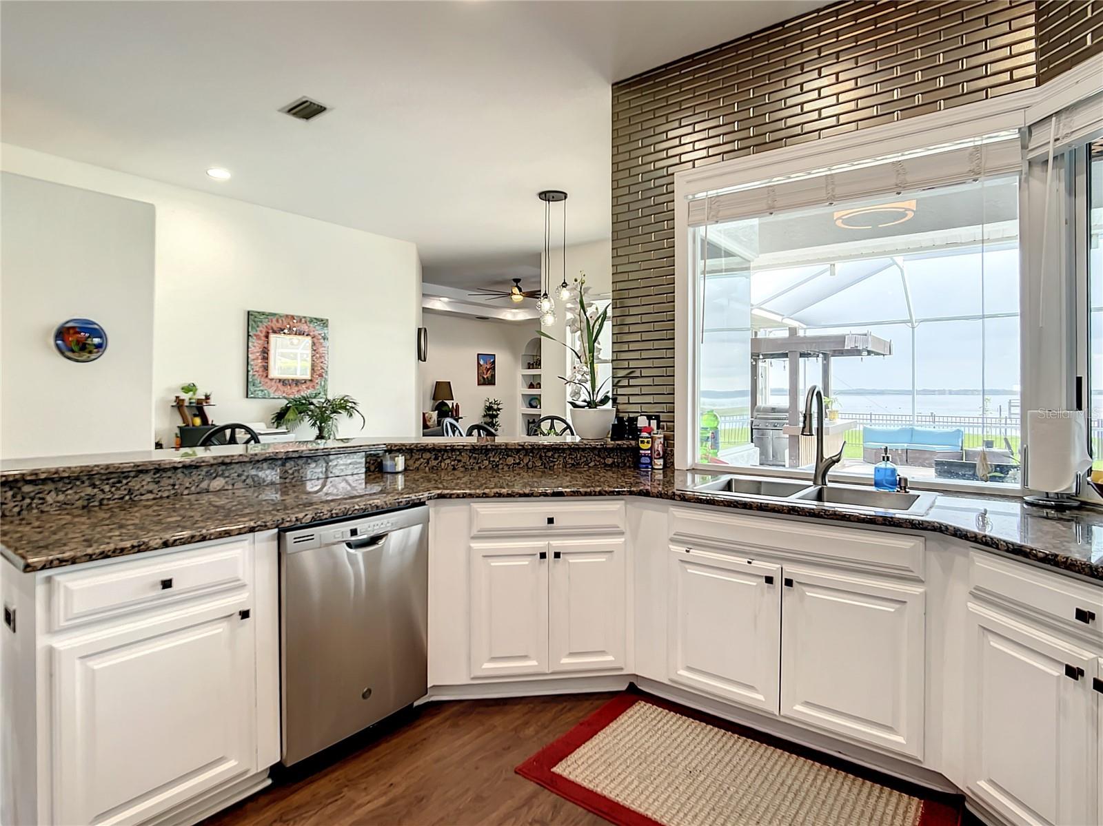 337 HAMILTON SHORES DR NE