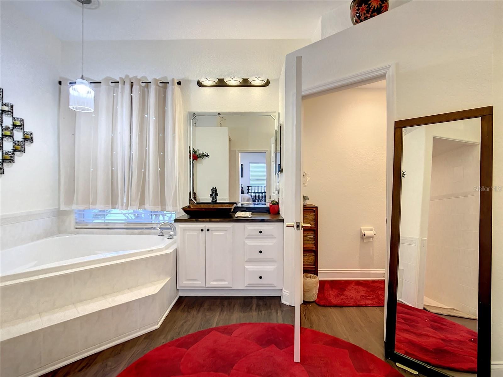 337 HAMILTON SHORES DR NE