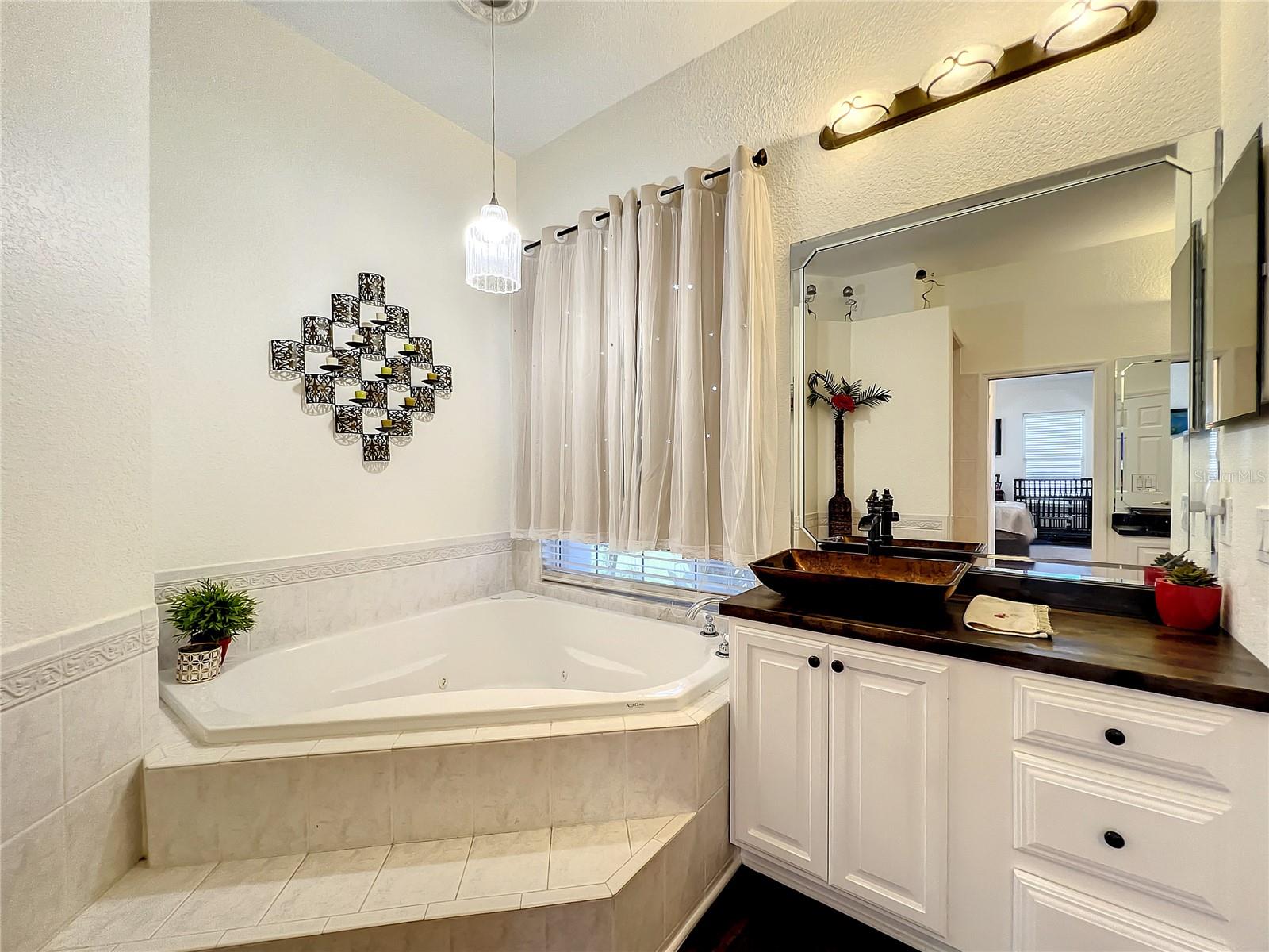 337 HAMILTON SHORES DR NE