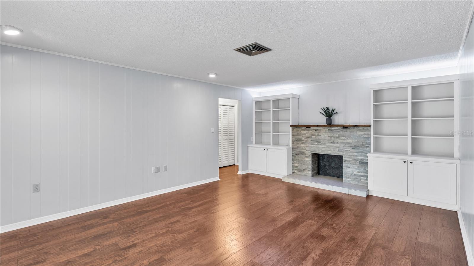 116 ELM SQ N