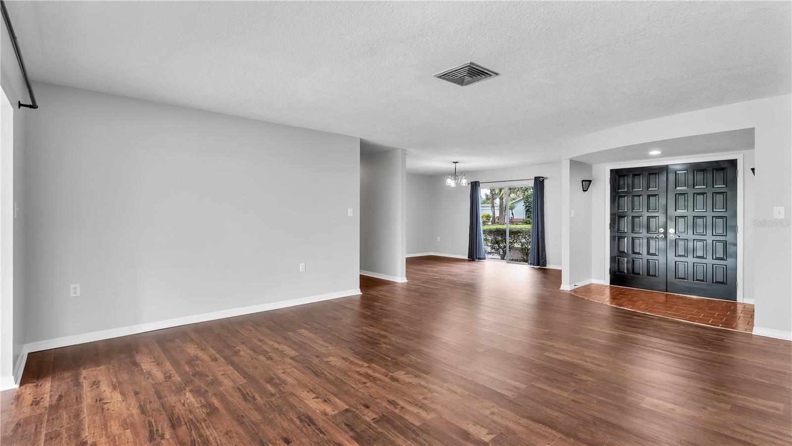 116 ELM SQ N