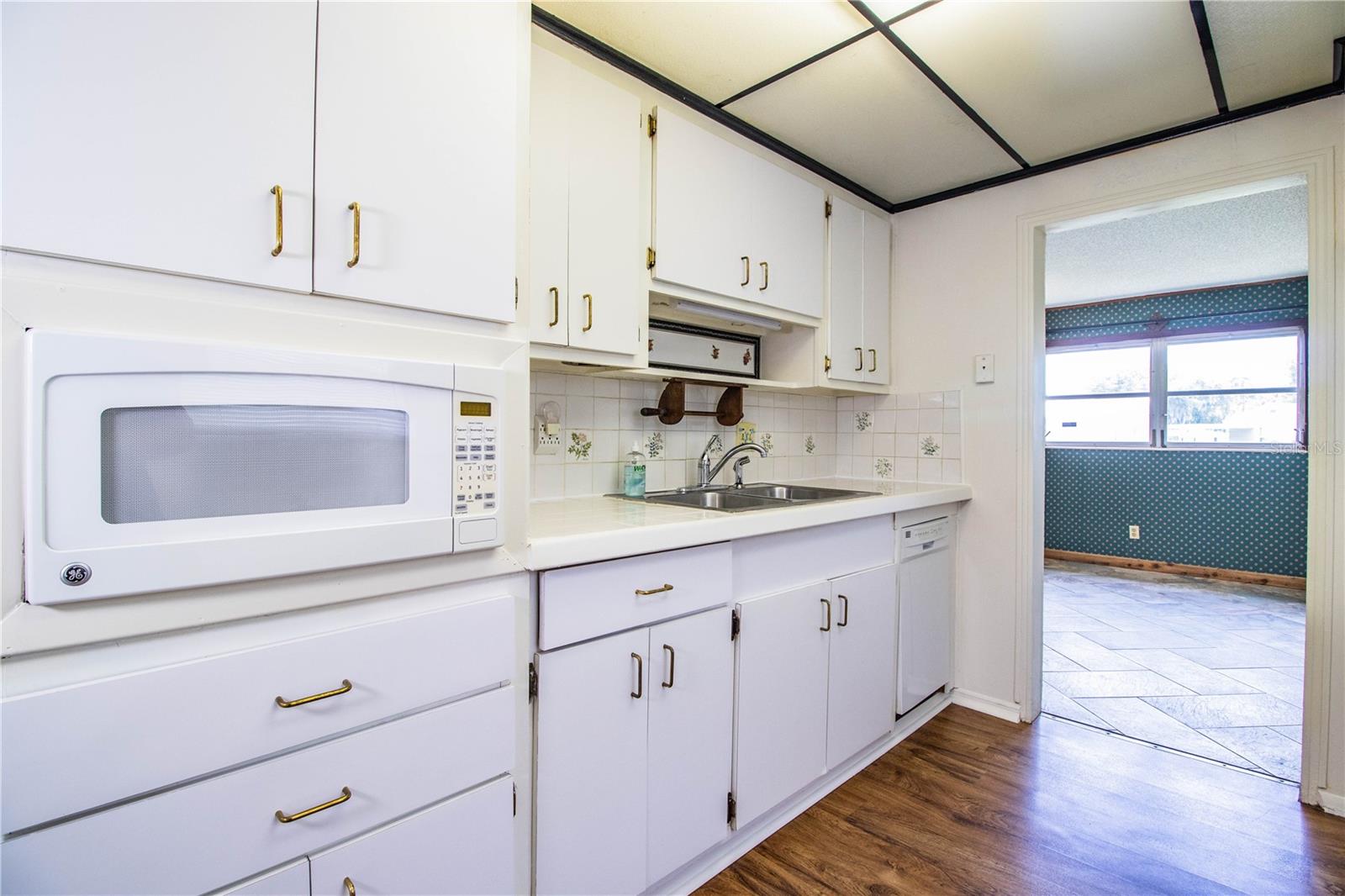 605 FORMOSA AVE