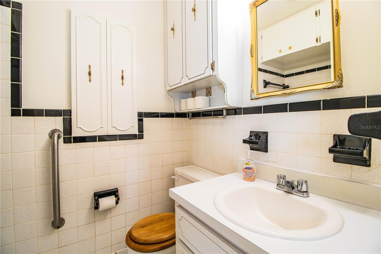 605 FORMOSA AVE