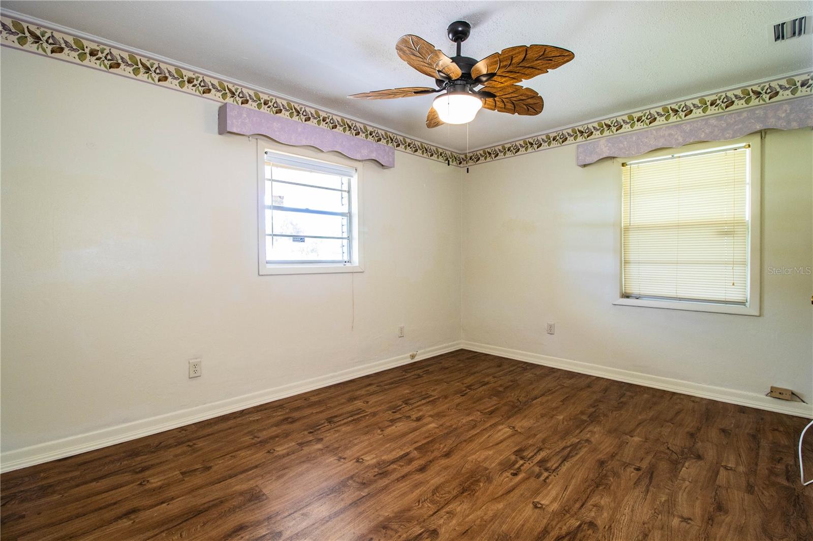 605 FORMOSA AVE