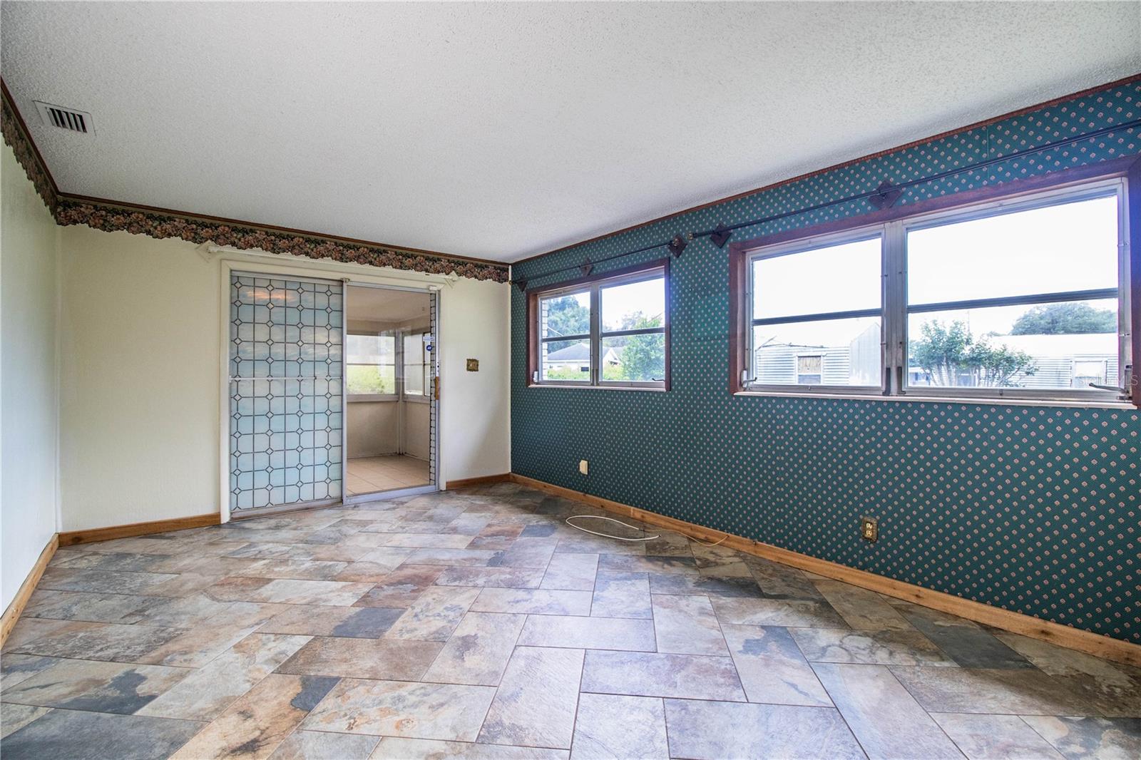 605 FORMOSA AVE