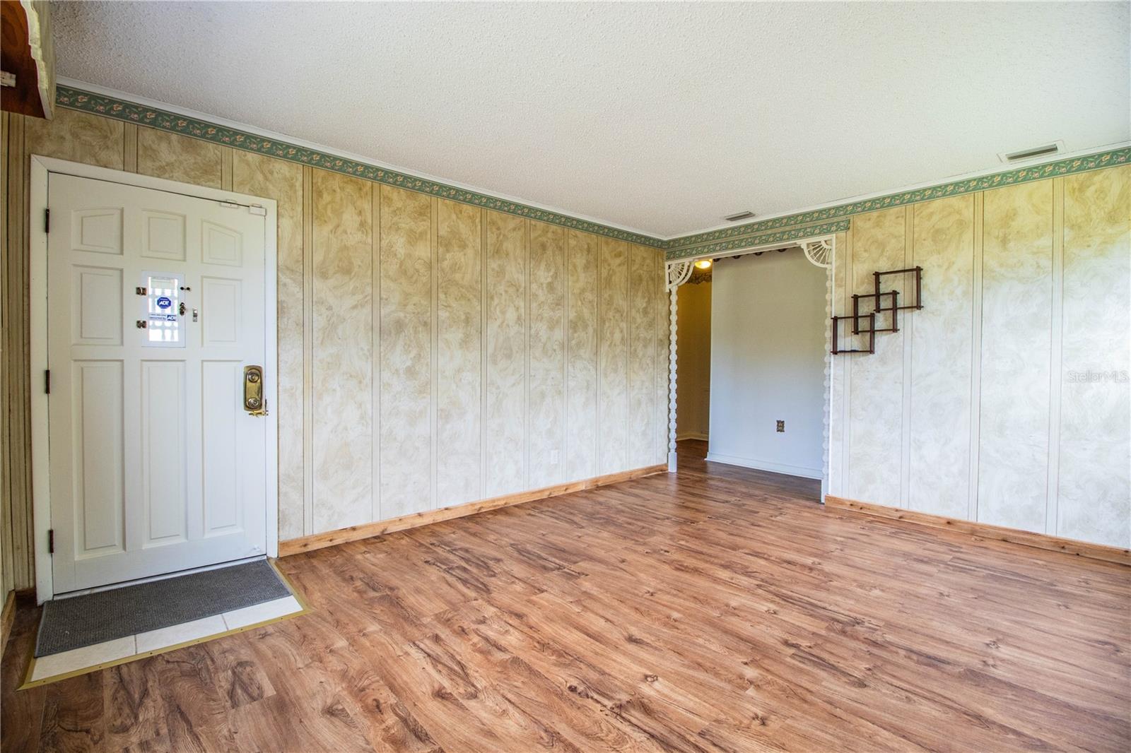 605 FORMOSA AVE
