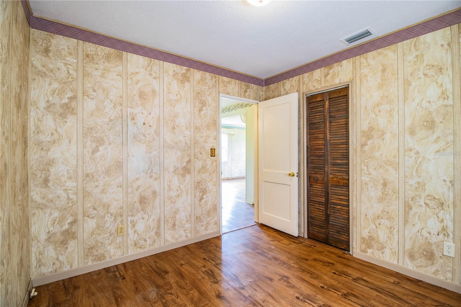 605 FORMOSA AVE