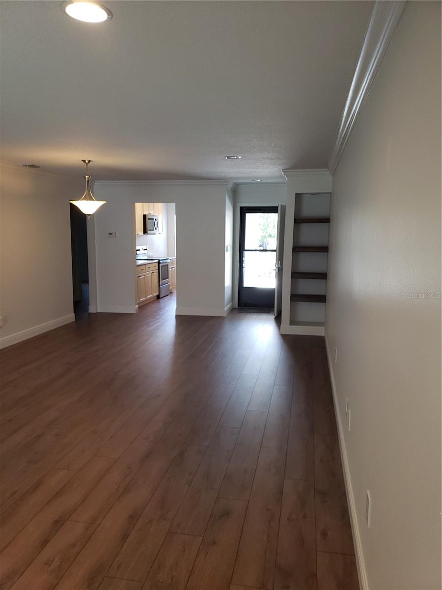 689 LAKE HOWARD DR NW #212