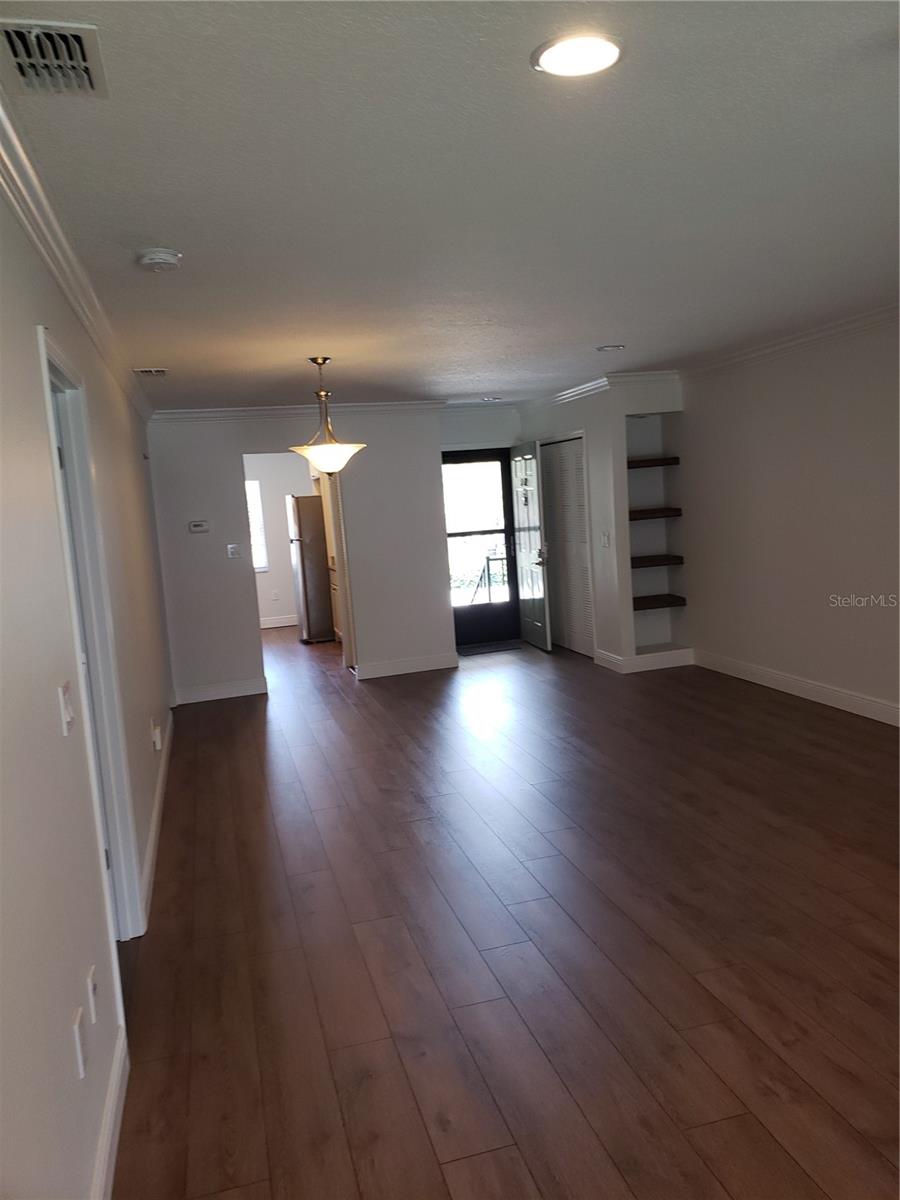 689 LAKE HOWARD DR NW #212