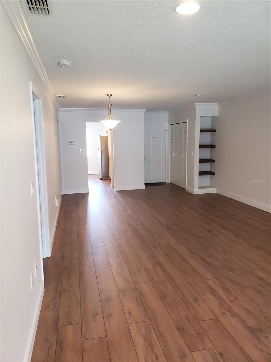 689 LAKE HOWARD DR NW #212