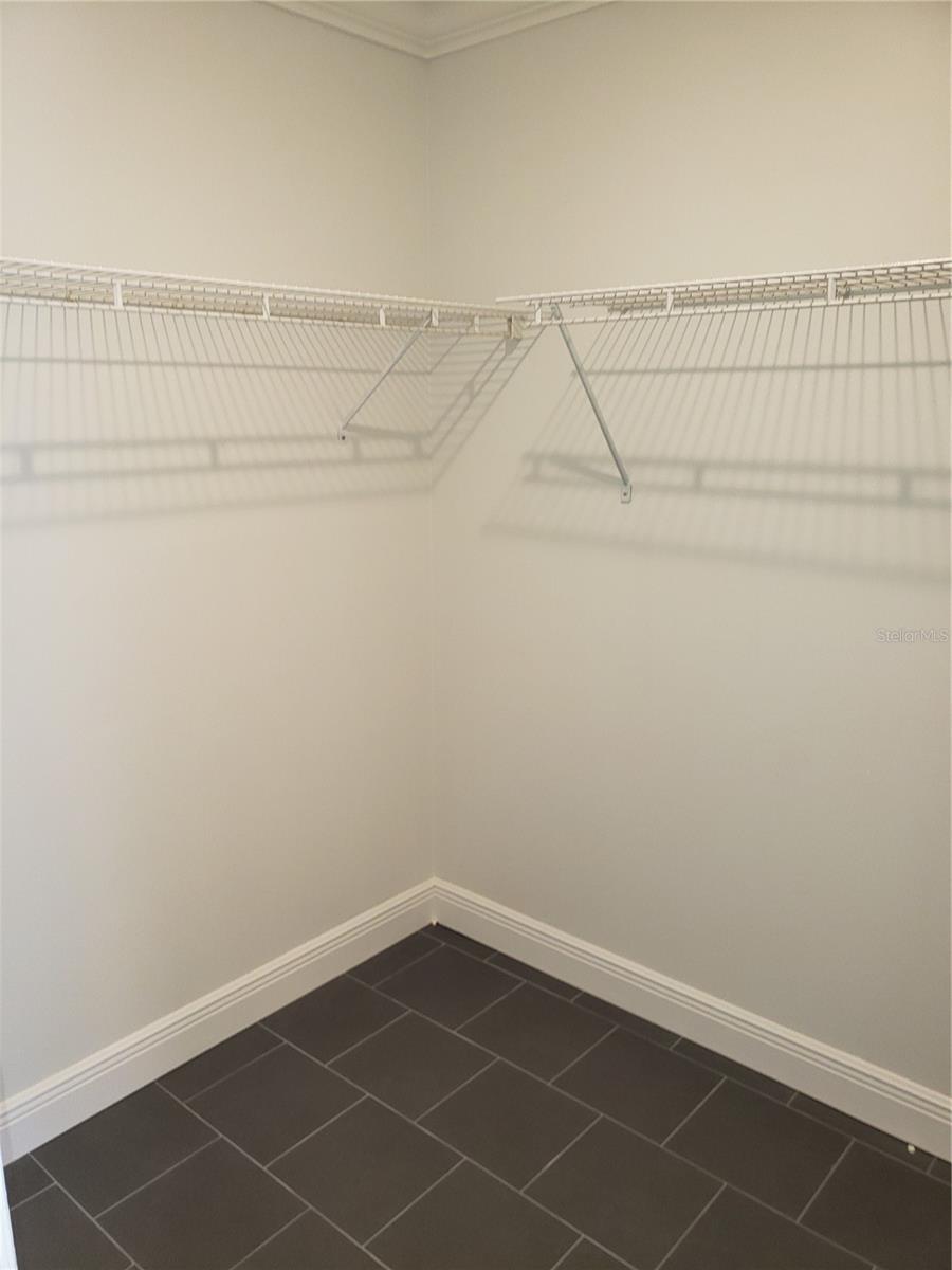 689 LAKE HOWARD DR NW #212