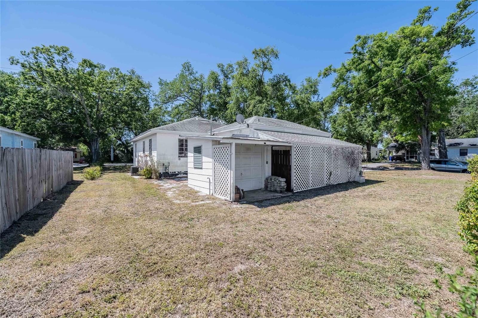 516 E EDGEWOOD DR