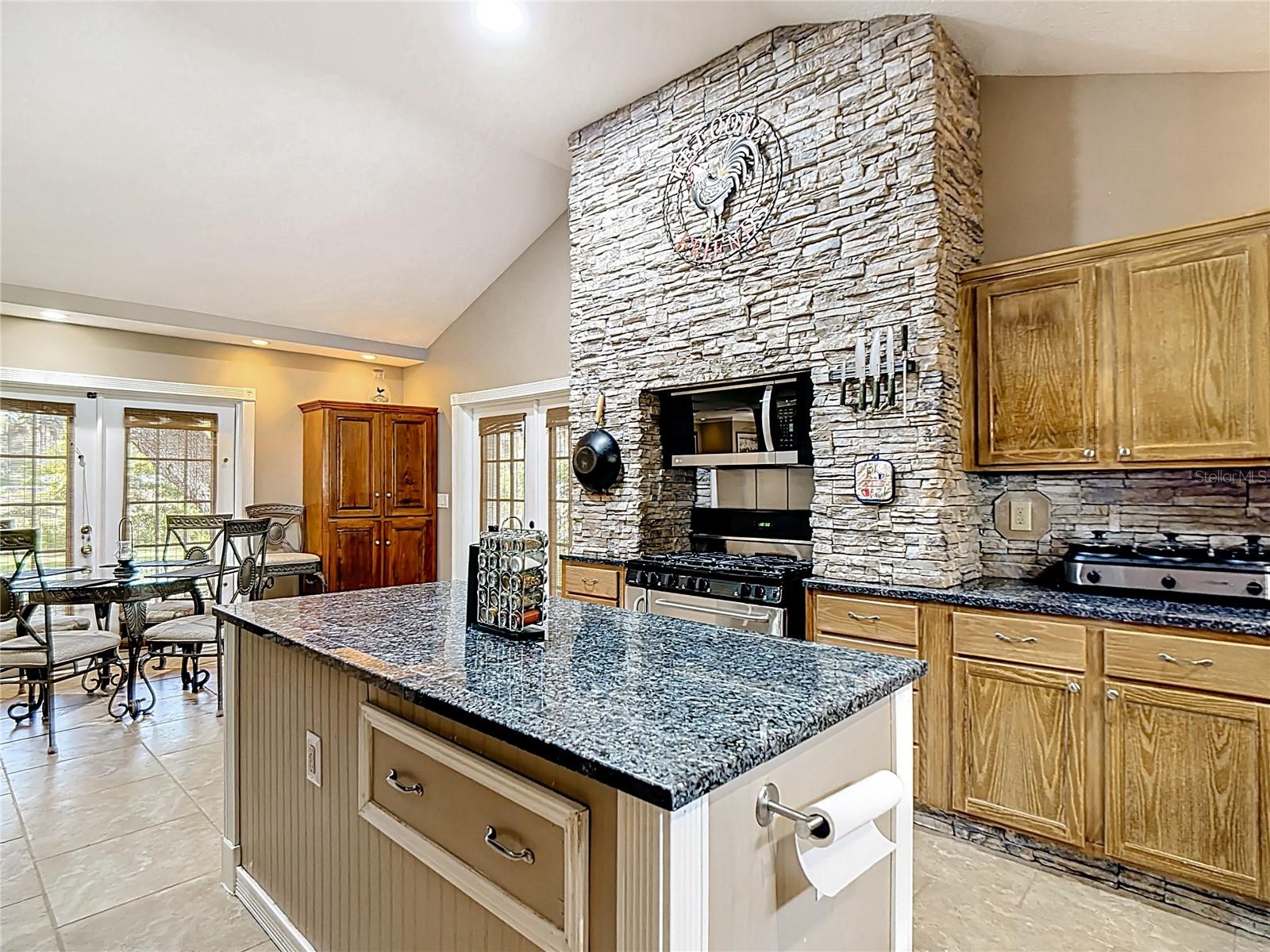 2008 STRAWBERRY DR