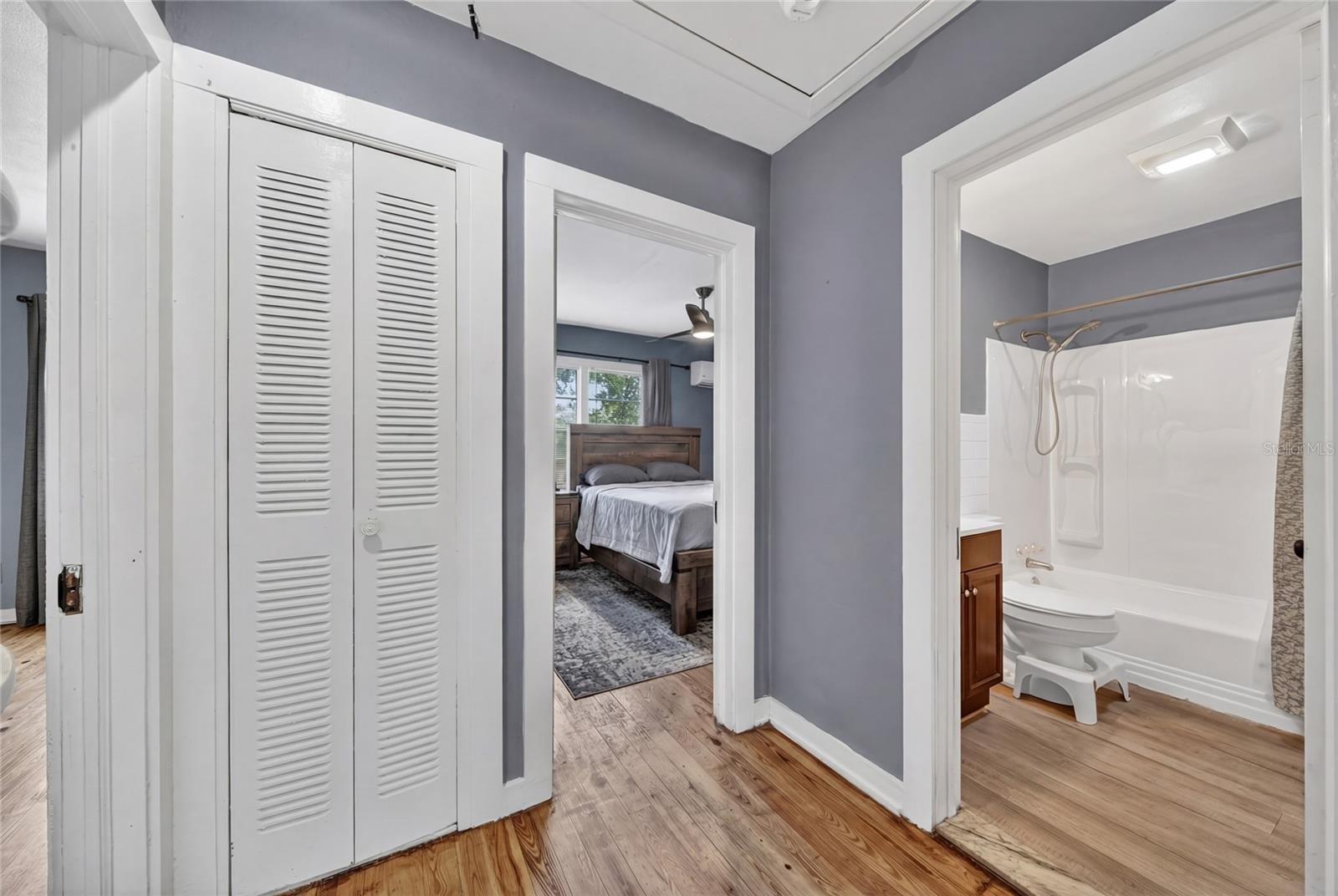 221 AVENUE F SE