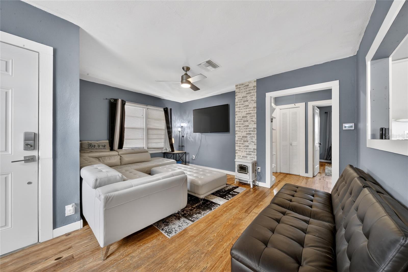 221 AVENUE F SE