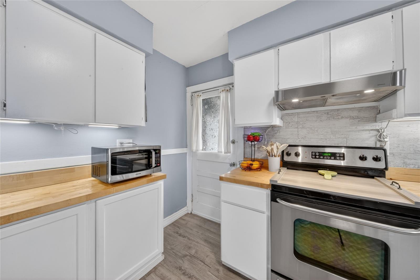 221 AVENUE F SE