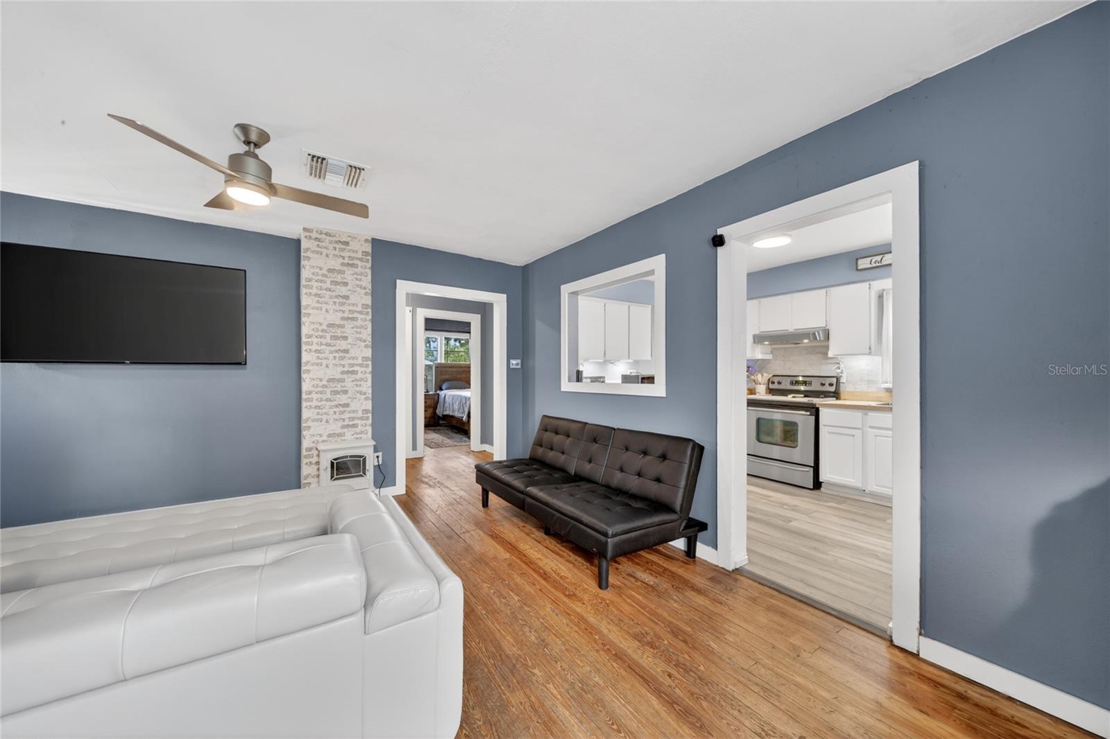 221 AVENUE F SE