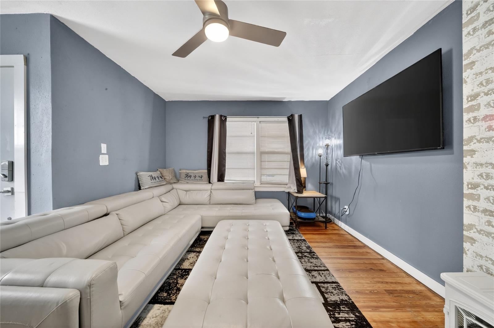 221 AVENUE F SE