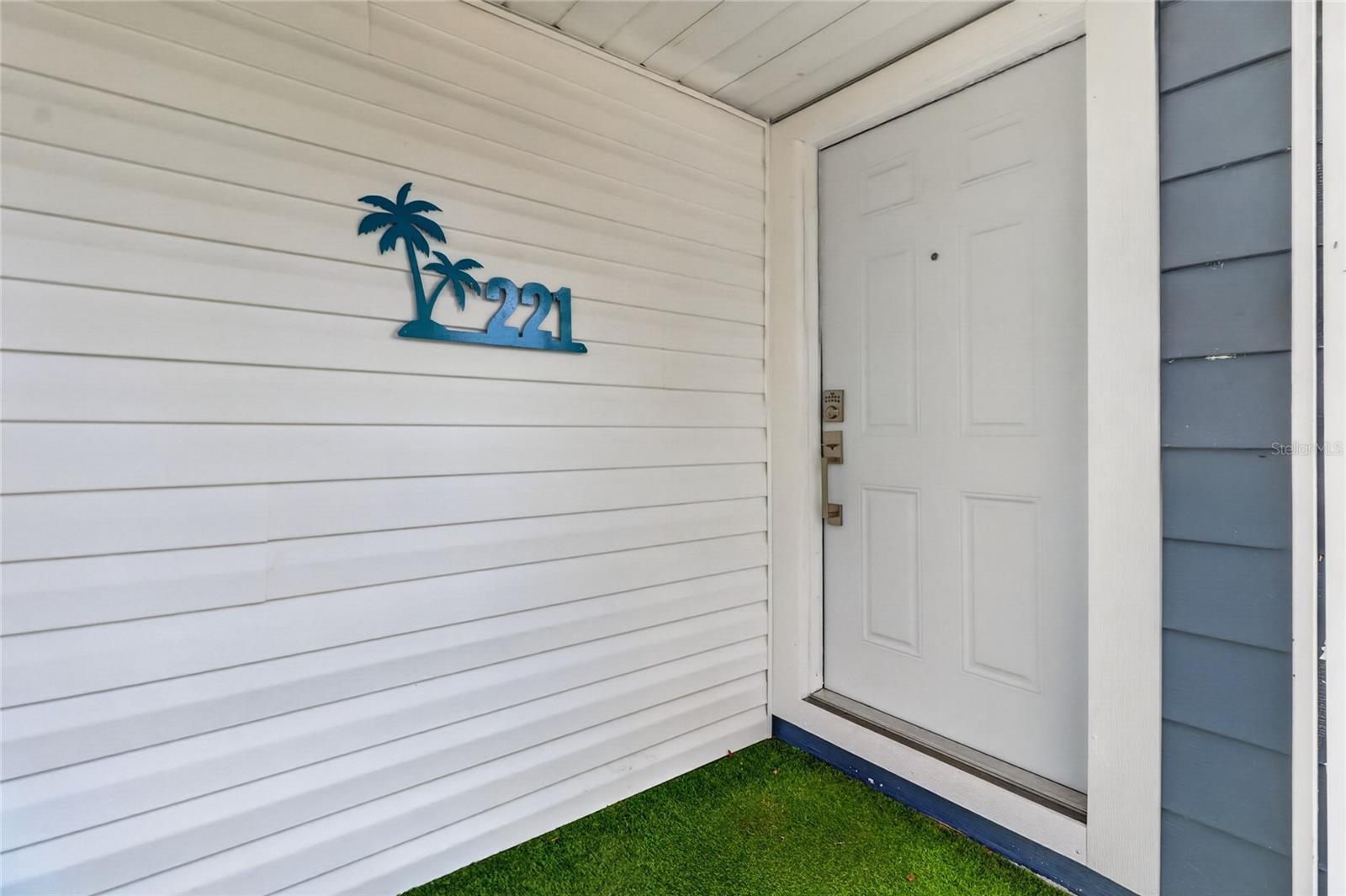 221 AVENUE F SE