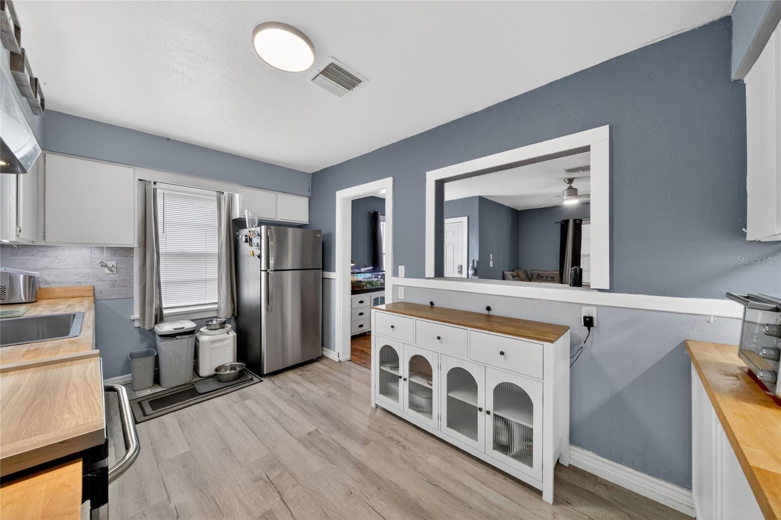 221 AVENUE F SE