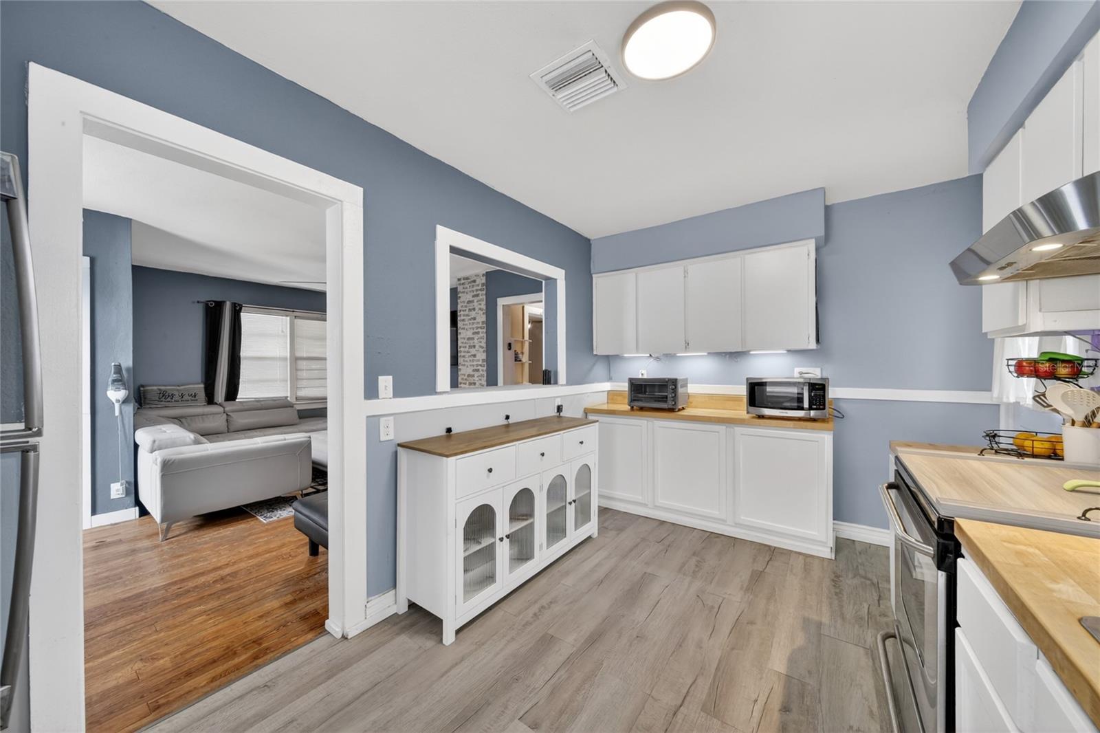 221 AVENUE F SE