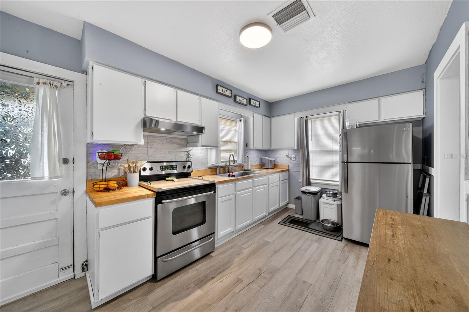 221 AVENUE F SE