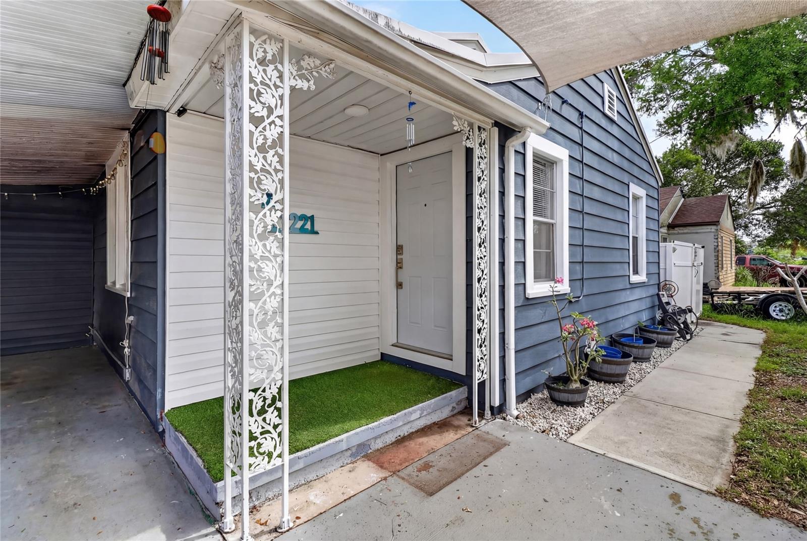 221 AVENUE F SE