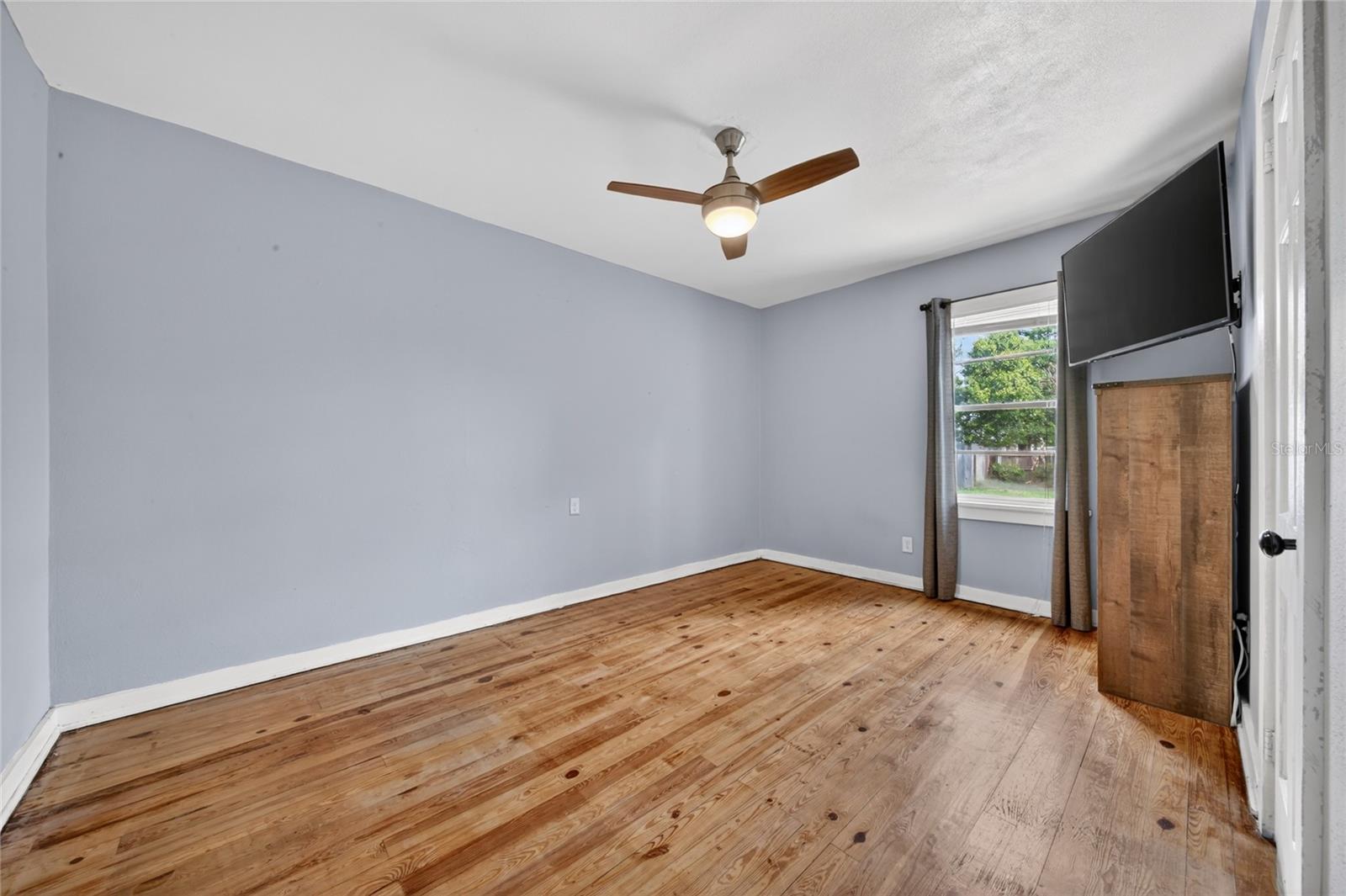 221 AVENUE F SE