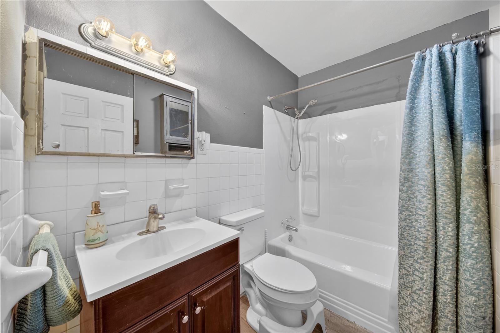 221 AVENUE F SE