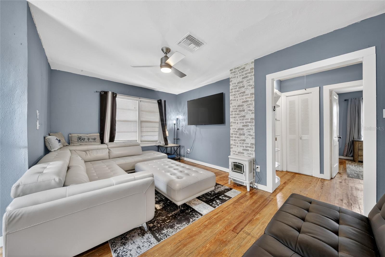 221 AVENUE F SE