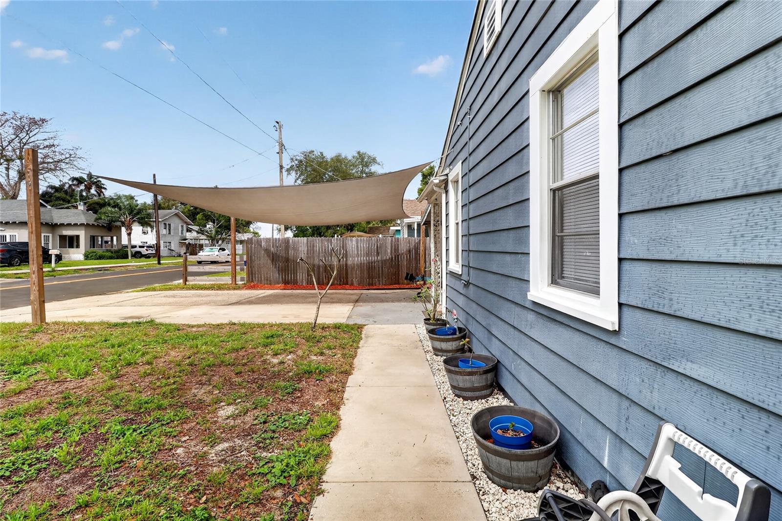 221 AVENUE F SE
