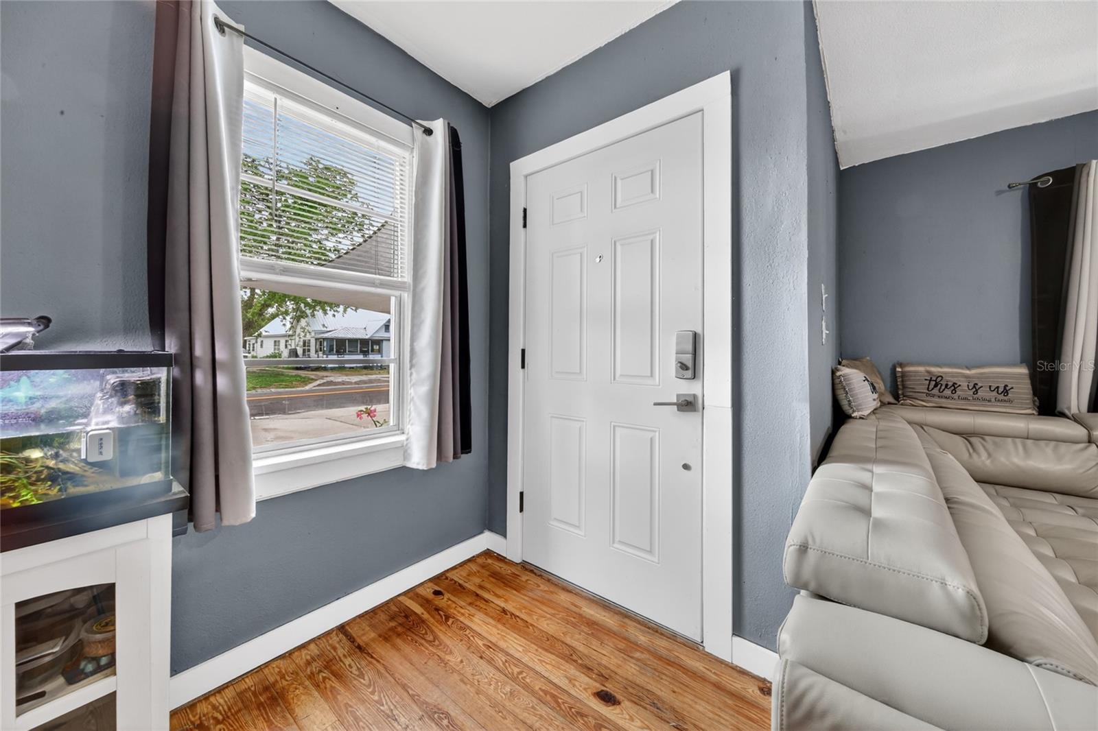 221 AVENUE F SE