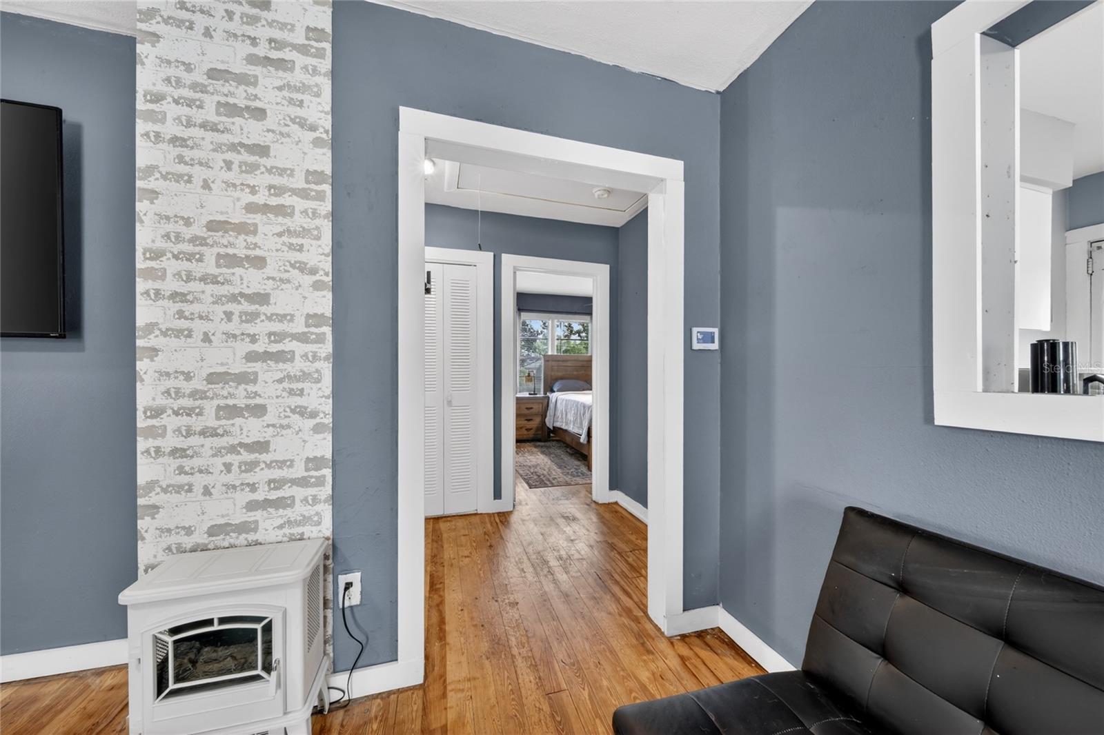221 AVENUE F SE