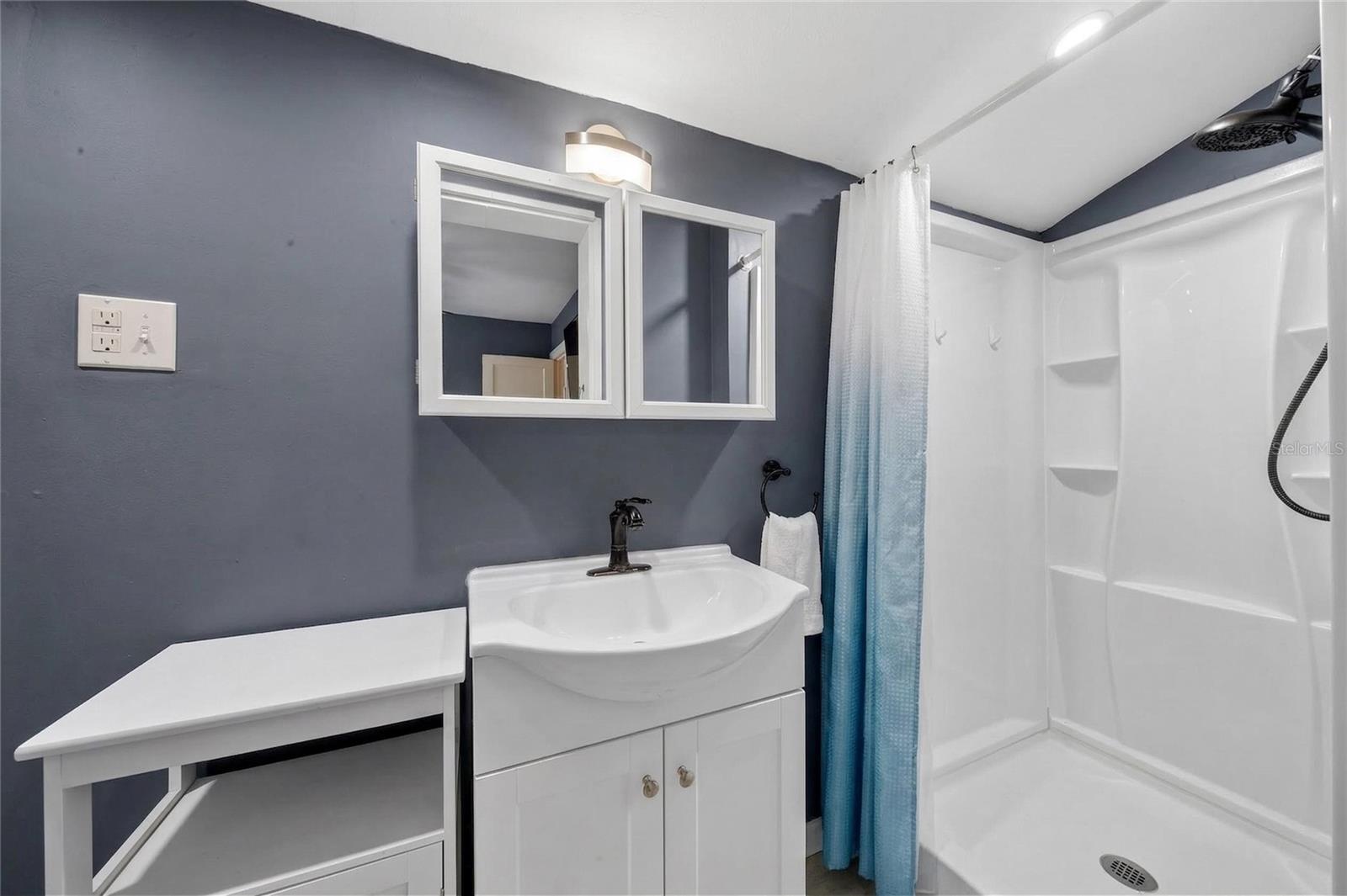 221 AVENUE F SE