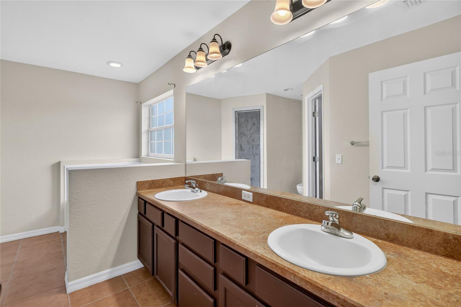 106 MAJESTIC GARDENS CT