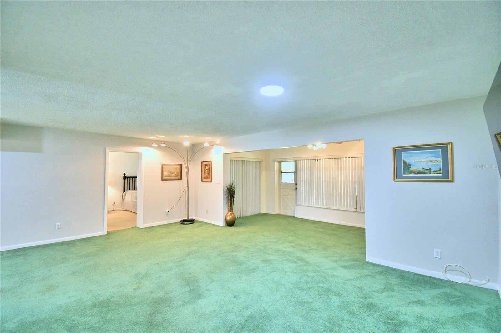 400 EL CAMINO DR #109