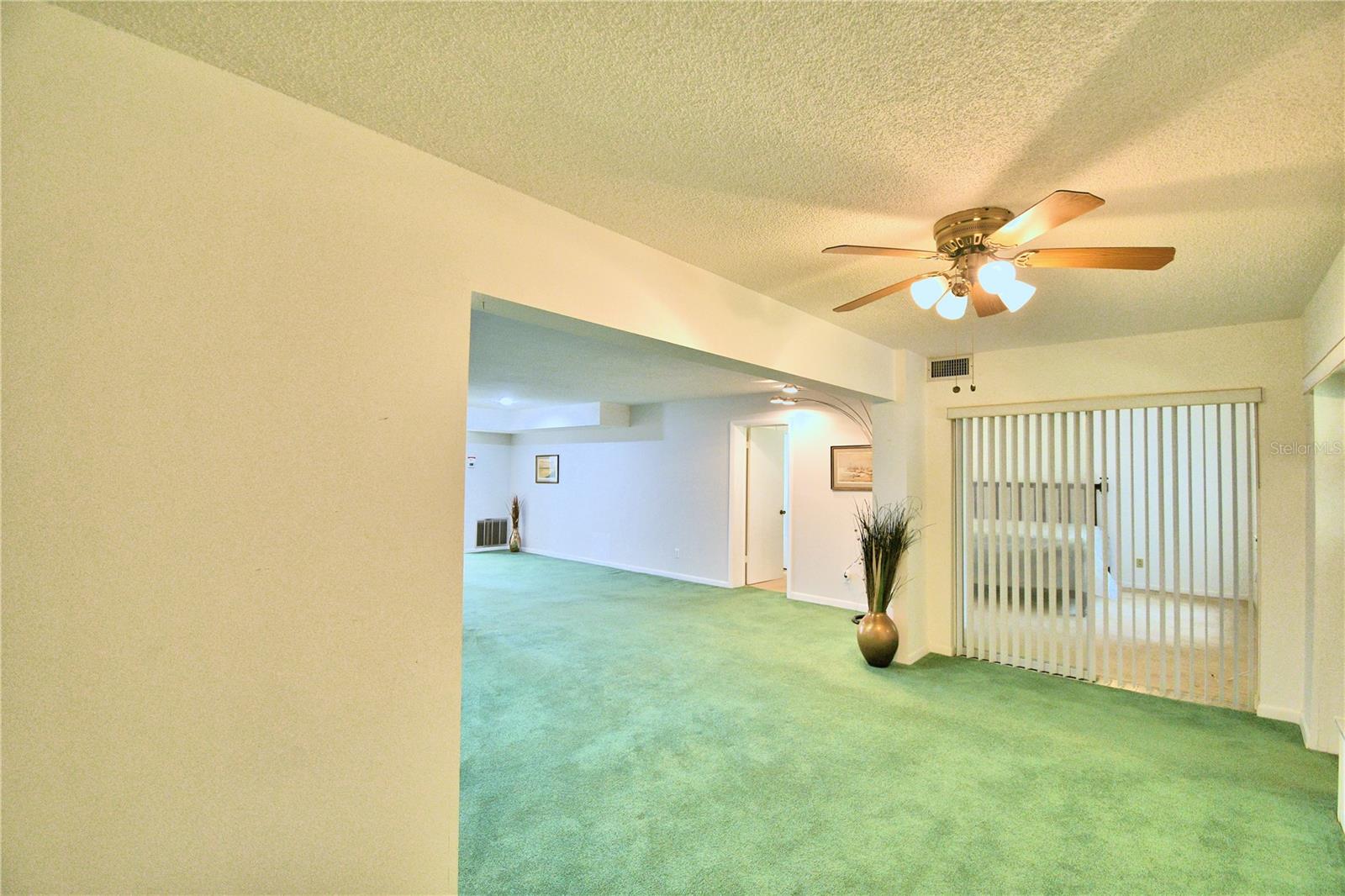400 EL CAMINO DR #109