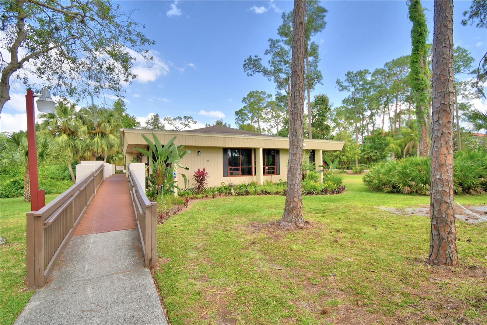 400 EL CAMINO DR #109