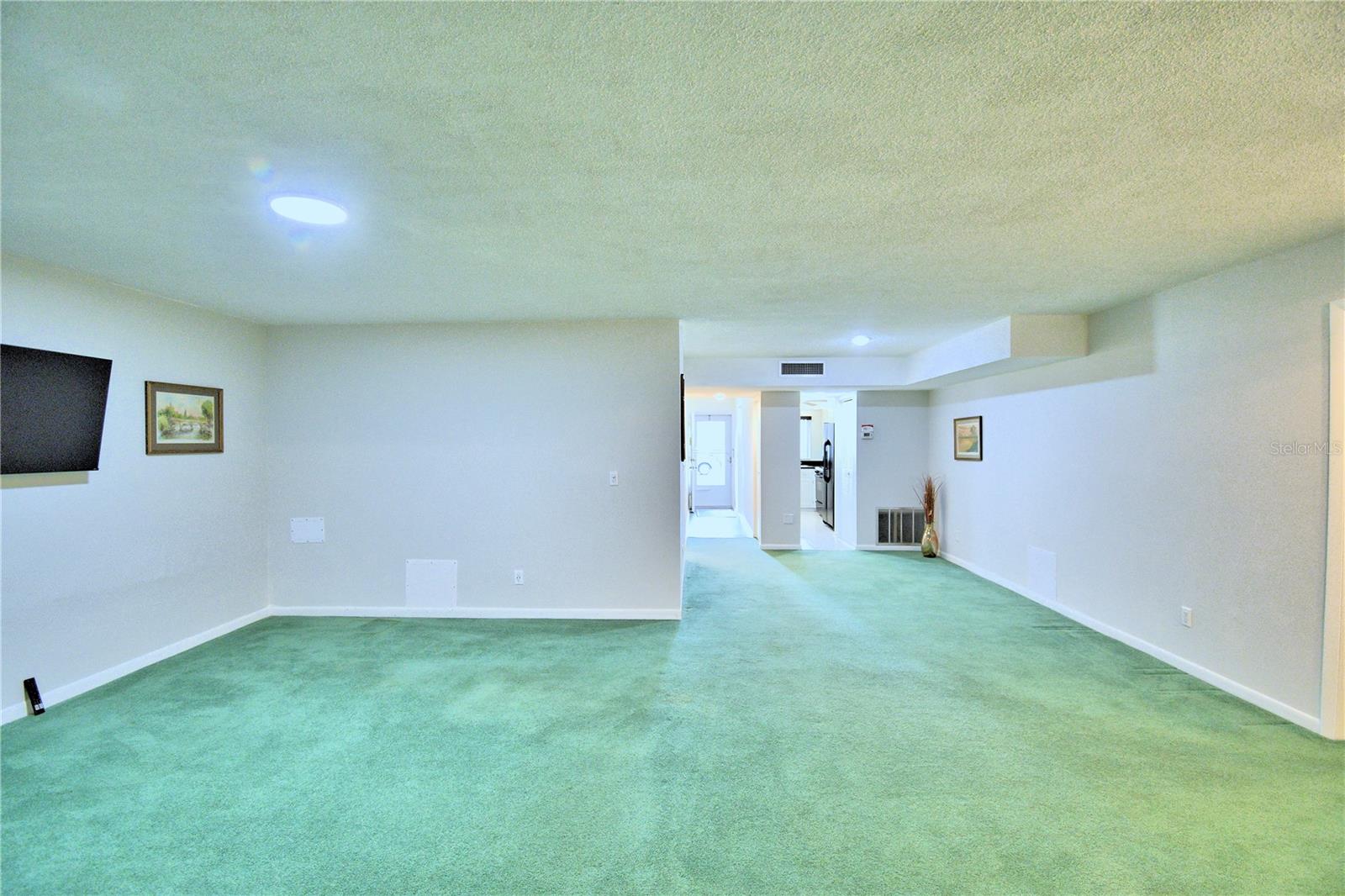 400 EL CAMINO DR #109